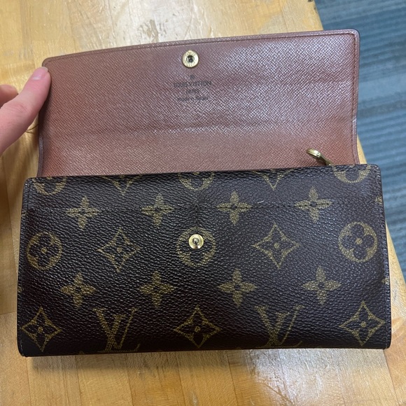 Authentic Sarah Louis Vuitton wallet - Picture 3 of 5